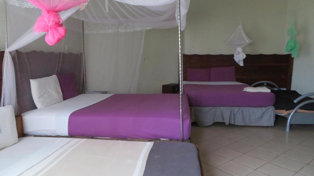Global Village Hotel Pakwach Zewnętrze zdjęcie