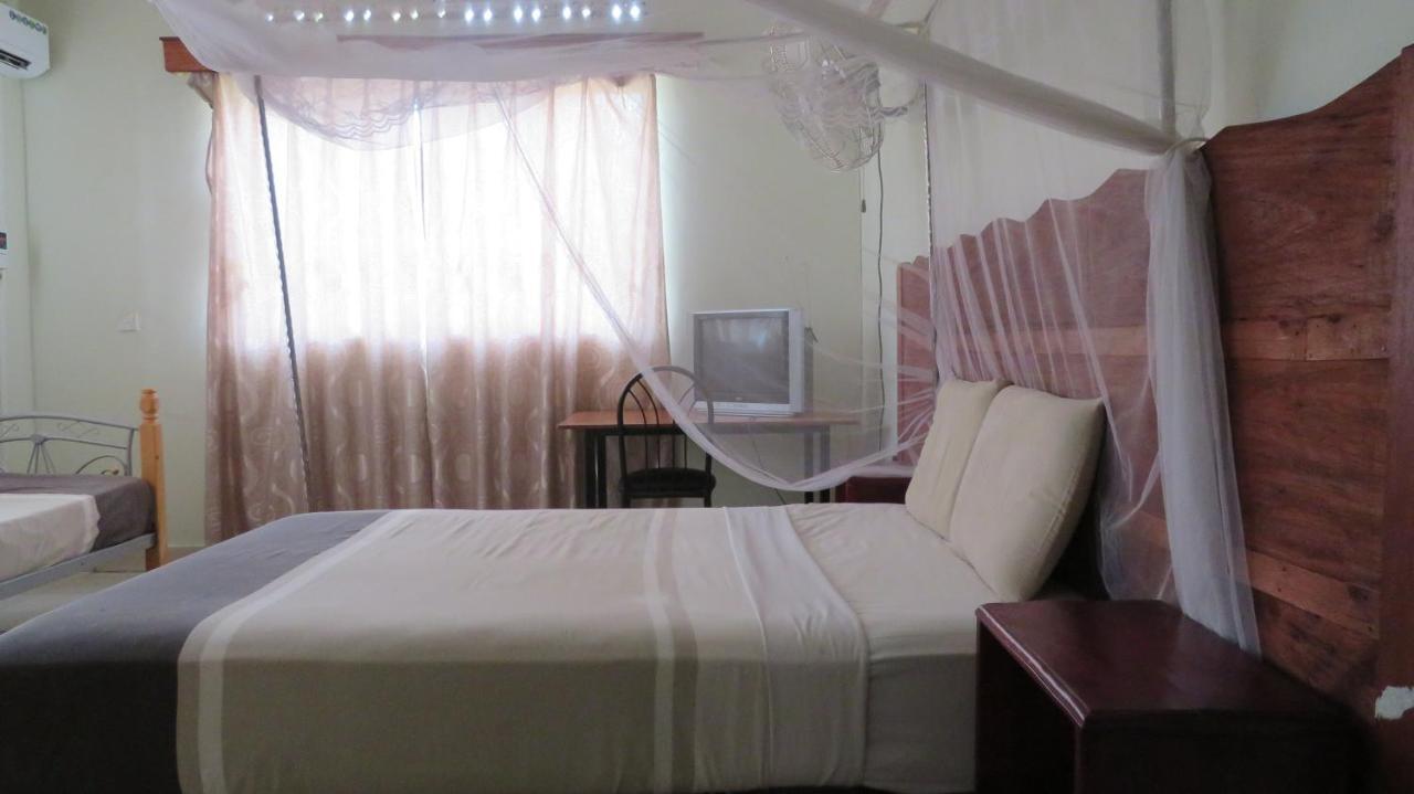 Global Village Hotel Pakwach Zewnętrze zdjęcie
