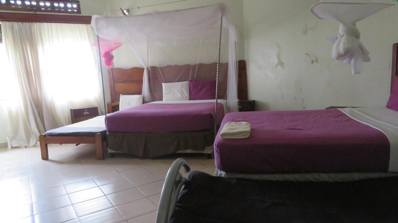 Global Village Hotel Pakwach Zewnętrze zdjęcie