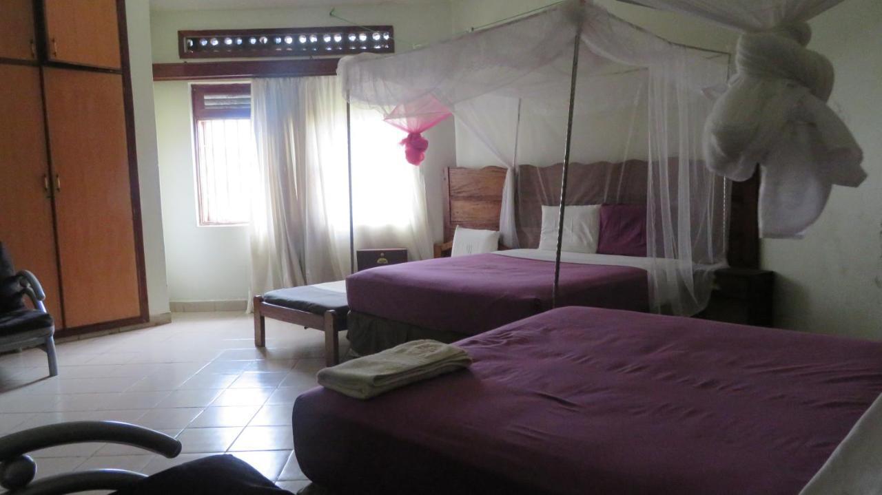 Global Village Hotel Pakwach Zewnętrze zdjęcie