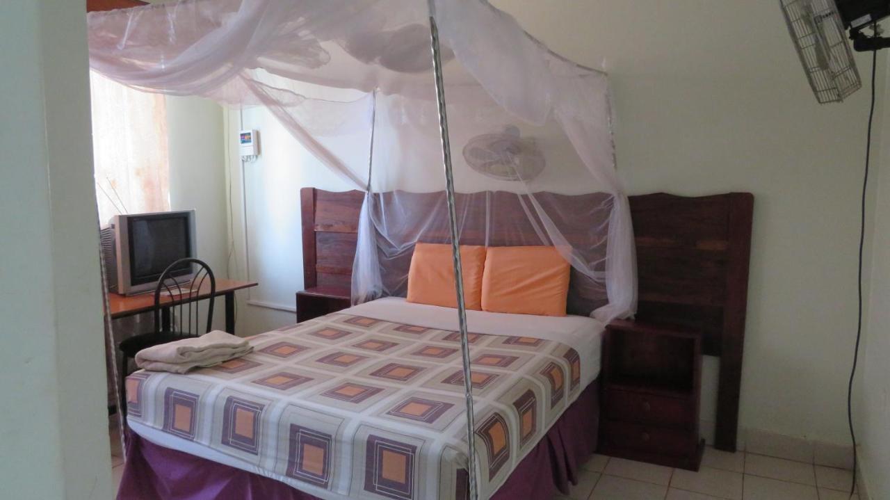 Global Village Hotel Pakwach Zewnętrze zdjęcie